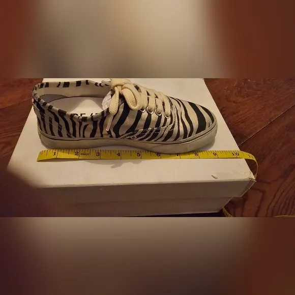 RE/DONE x Petra Zebra Print Low Top Skate Sneakers – Size 35 (US 5,5)