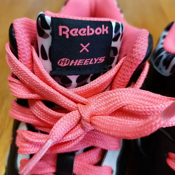 Reebok   HEELYS Youth Kids BB4500 Mid Top Wheels Skate Sneaker Shoes