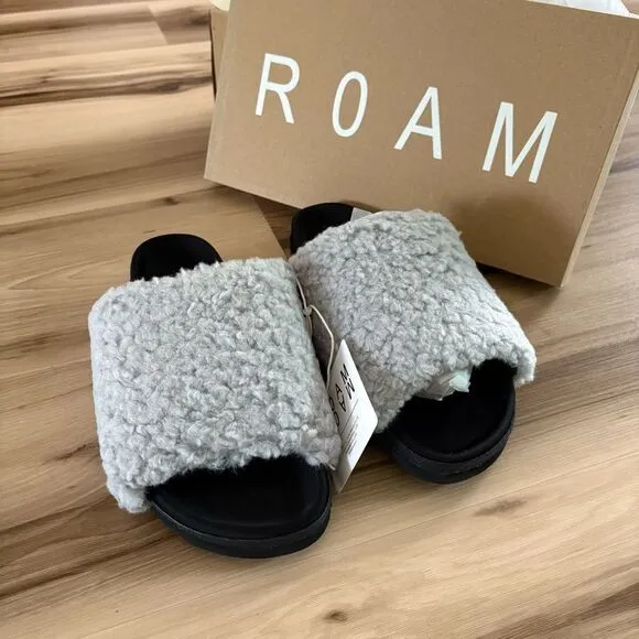 ROAM Cozy Fuzzy Slide Sandals in Black and Light Gray