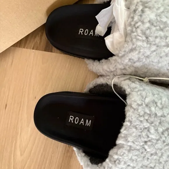 ROAM Cozy Fuzzy Slide Sandals in Black and Light Gray