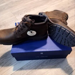 Rockport SS Plain Boots- New in box- Sz 8m