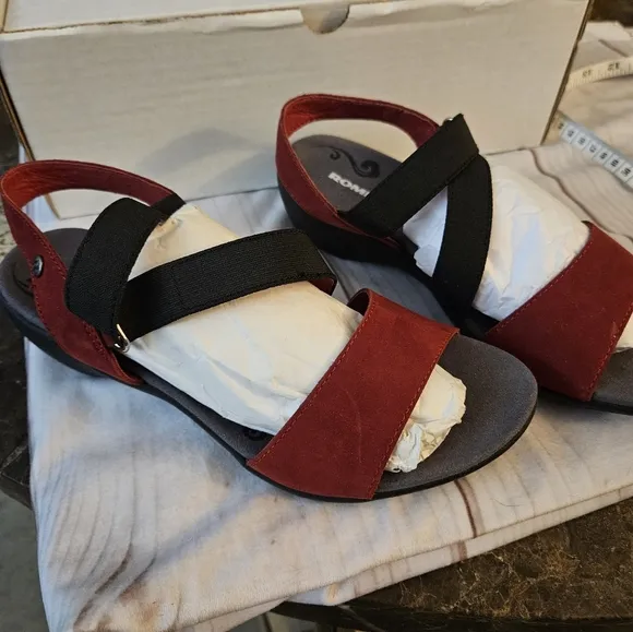 Romika Red and Black Strappy Sandals Sz 37 New With Replacement Box