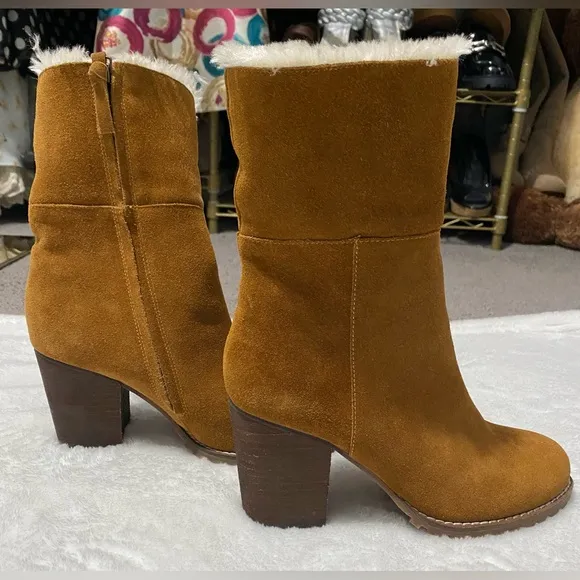 SAKS FIFTH AVENUE BOOTS 6M