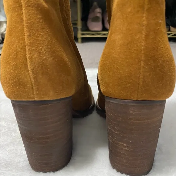 SAKS FIFTH AVENUE BOOTS 6M