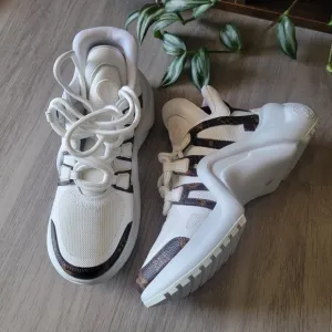 Sale🎉 Stylish Sneaker White Shoes Size 5