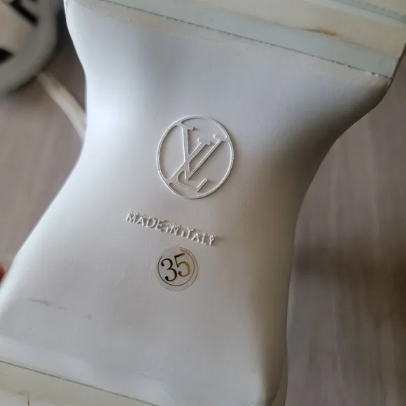 Sale🎉 Stylish Sneaker White Shoes Size 5