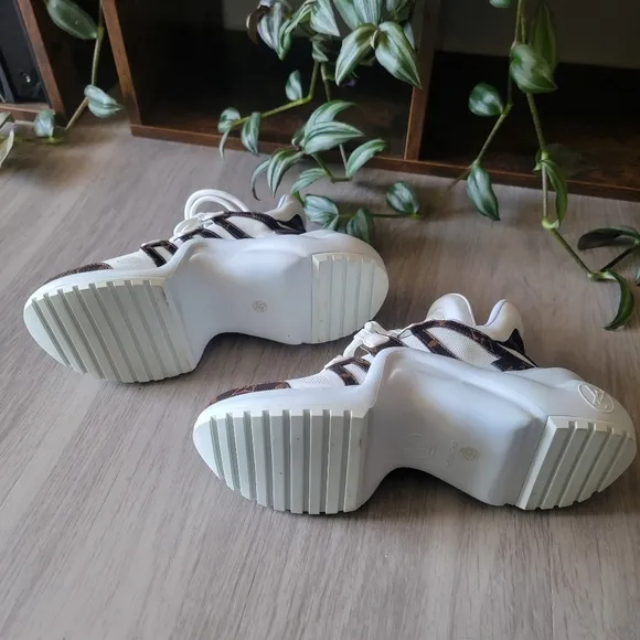 Sale🎉 Stylish Sneaker White Shoes Size 5