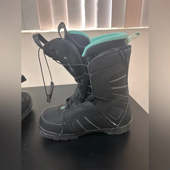 Salomon Scarlet Snowboard Boots Womens Size 7 Black Blue Outdoor Winter
