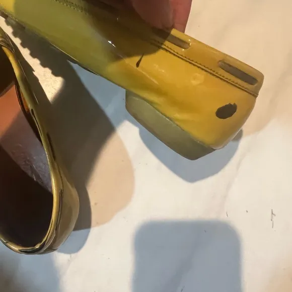 Salvatore Ferragamo stylish yellow patent leather driving shoes SZ 8.5