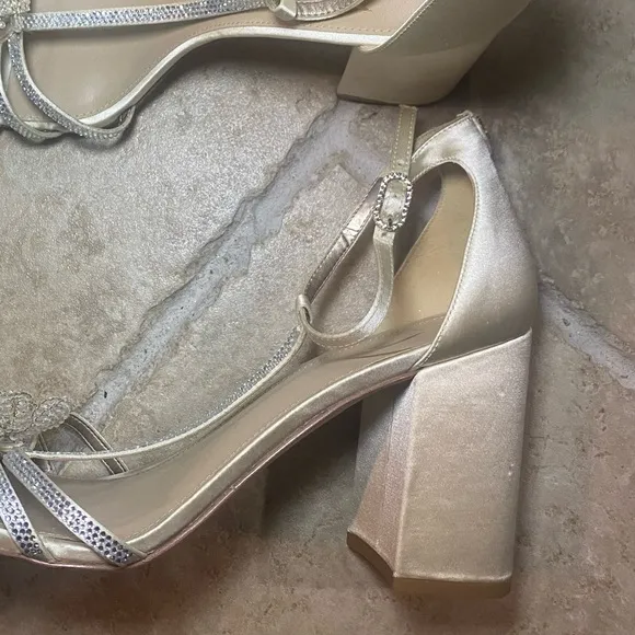 Sam Edelman Women's Cream‎ Block Heel Sandals