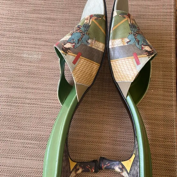 Sandals, 10 M, Jcon