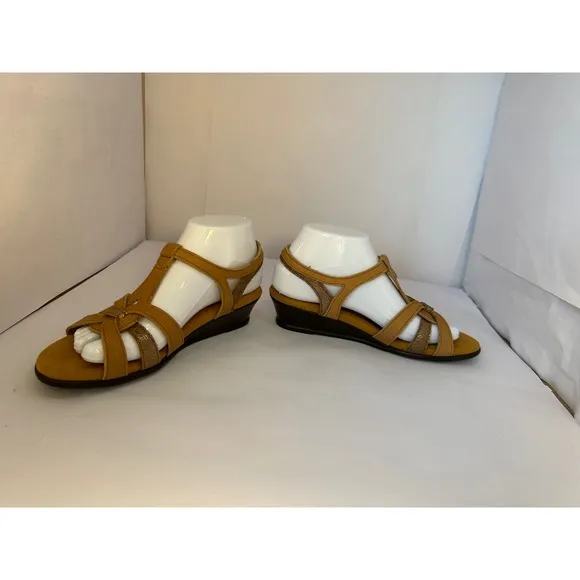 SAS Aurora Brown Sandals Size 7.5 W Like New