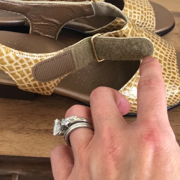 SAS Suntimer Croc Embossed Sandals