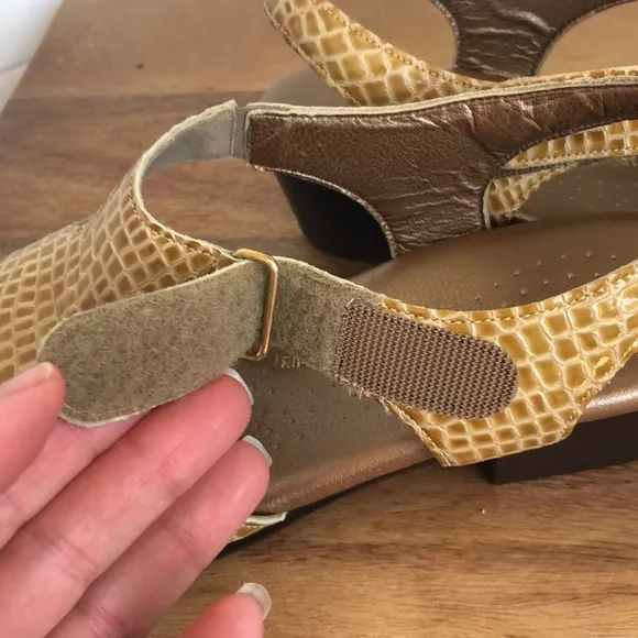 SAS Suntimer Croc Embossed Sandals