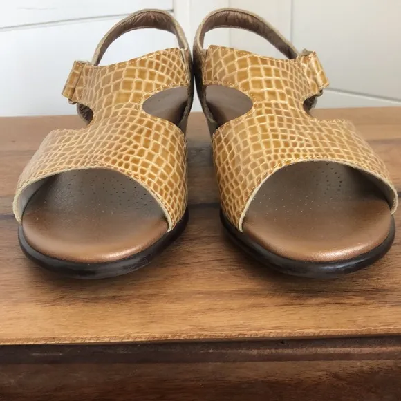 SAS Suntimer Croc Embossed Sandals