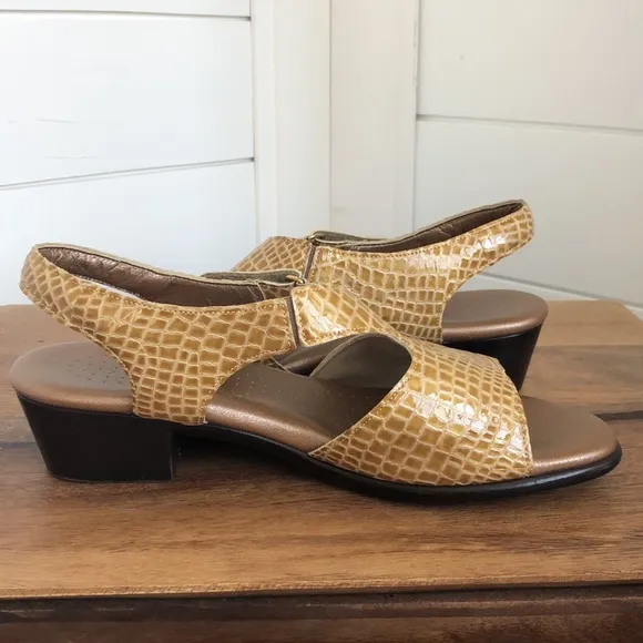 SAS Suntimer Croc Embossed Sandals