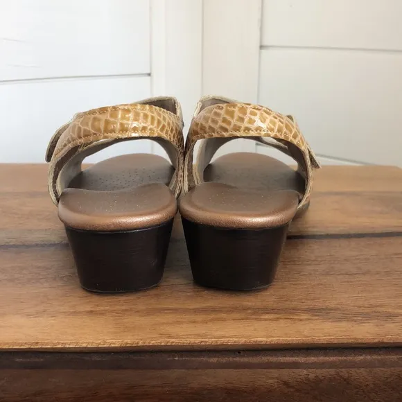 SAS Suntimer Croc Embossed Sandals