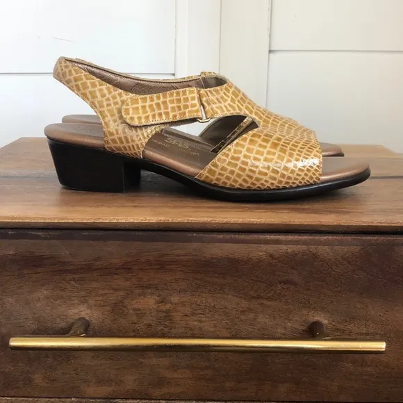 SAS Suntimer Croc Embossed Sandals