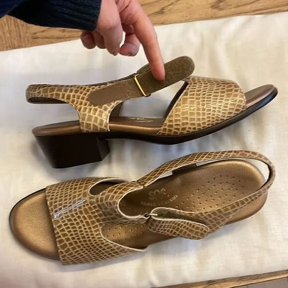 SAS SUNTIMER BEIGE CROC SANDALS.  NEW