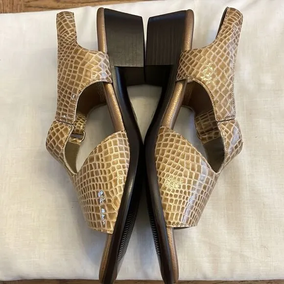 SAS SUNTIMER BEIGE CROC SANDALS.  NEW