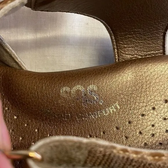 SAS SUNTIMER BEIGE CROC SANDALS.  NEW