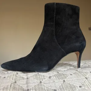 Schutz Bette Black Suede Pointed Toe Ankle Heeled Bootie Side Zip Women’s 6.5 B