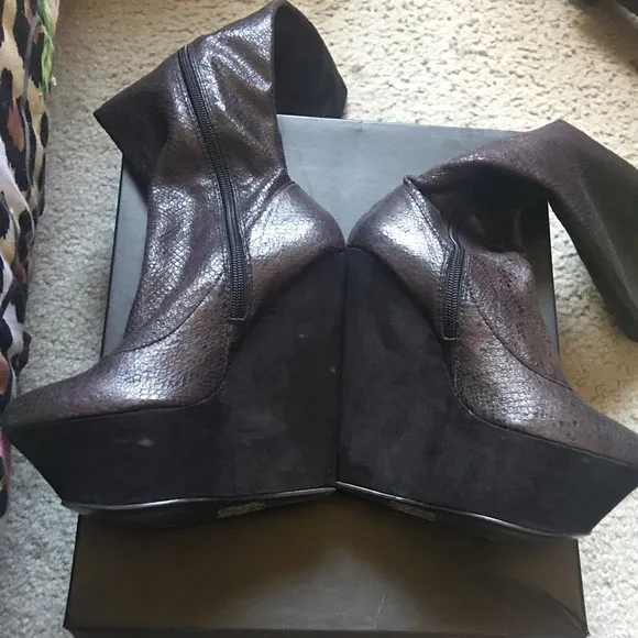 Sexy Wild Pair faux snake skin zip up wedge boots
