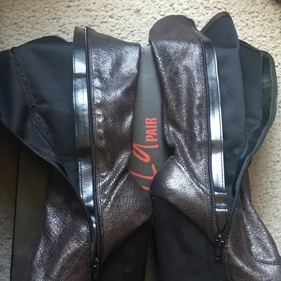 Sexy Wild Pair faux snake skin zip up wedge boots