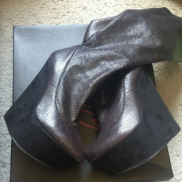 Sexy Wild Pair faux snake skin zip up wedge boots