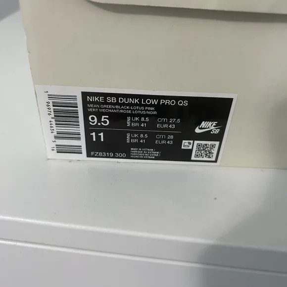 Size 9.5 - Powerpuff Girls Nike SB Dunk Low Buttercup