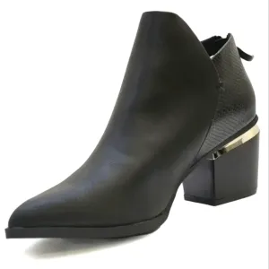 Sleek Western Black Ankle Boots with Metallic Trim Sz 10