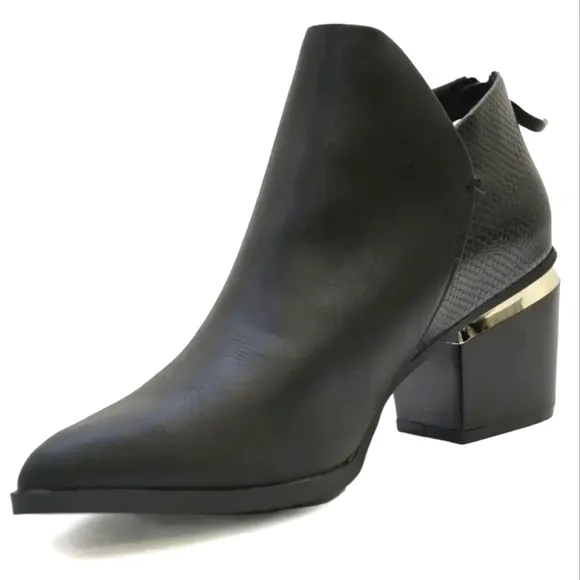 Sleek Western Black Ankle Boots with Metallic Trim Sz 10