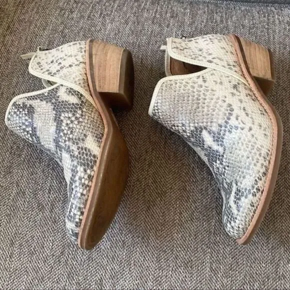 Sofft Abena Black Cream Leather Snake PrintConfort Ankle Boots Women's Size 6