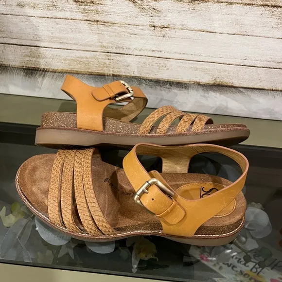 Sofft Brinda  Tan Leather Comfortable Ankle Strap Sandal’s Women’s Size 8