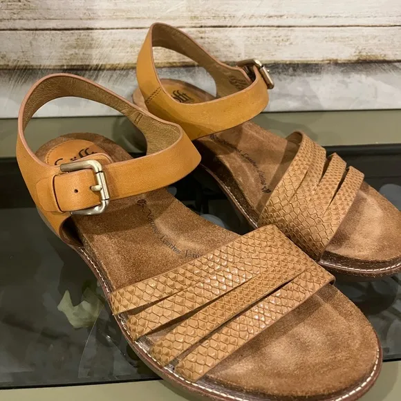 Sofft Brinda  Tan Leather Comfortable Ankle Strap Sandal’s Women’s Size 8