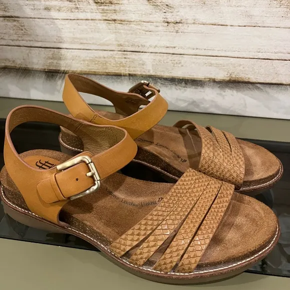 Sofft Brinda  Tan Leather Comfortable Ankle Strap Sandal’s Women’s Size 8