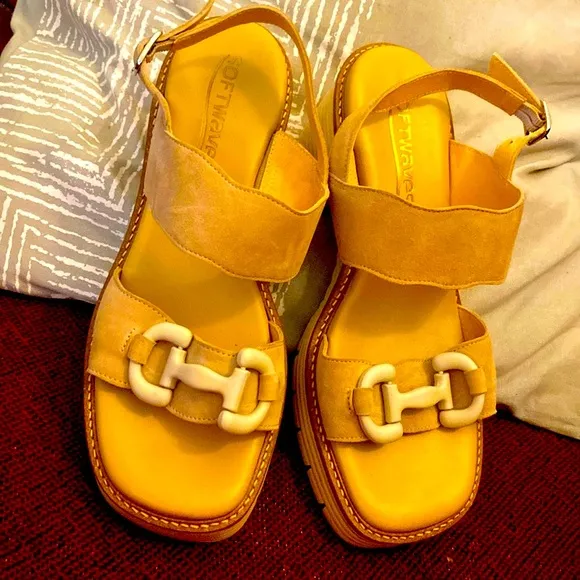 🌹SOFTWAVES Tan Chunky Heel Sandals Awesome Details Wide Straps So Comfortable!
