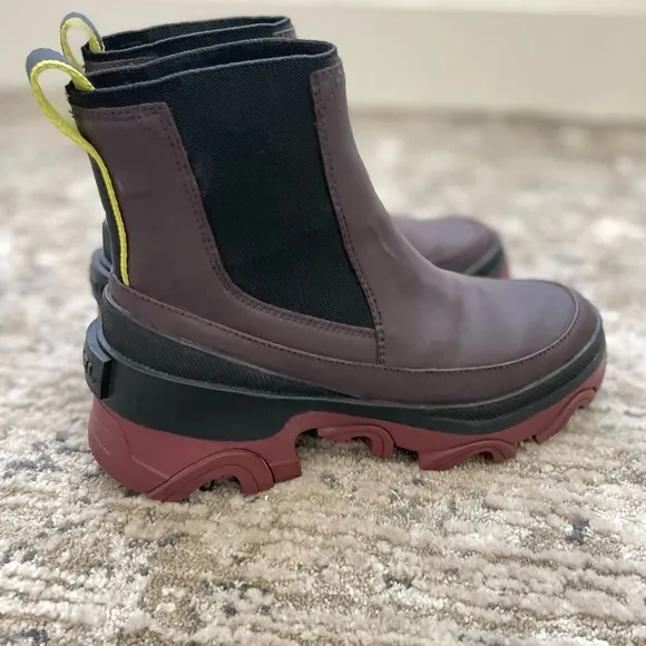 Sorel Brex Heel Chelsea Waterproof Boots Burgundy Size US 6 Women Lugged