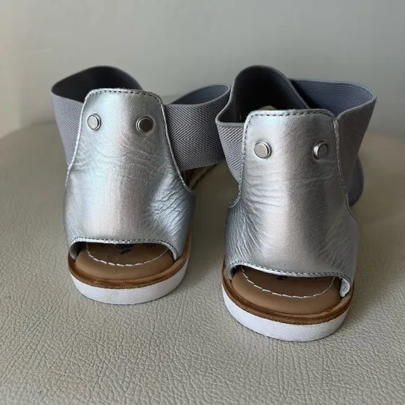 Sorel Ella Women’s Silver Leather Strappy Flat Sandals Size 10.5