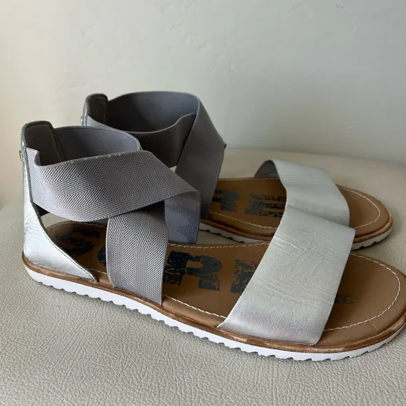 Sorel Ella Women’s Silver Leather Strappy Flat Sandals Size 10.5