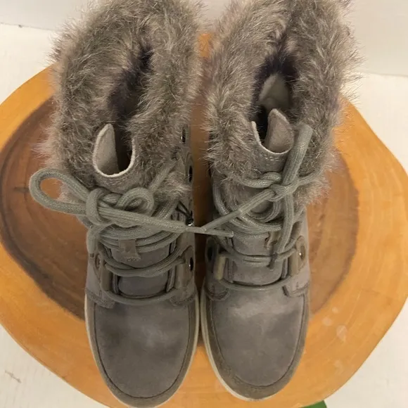 SOREL Fur Trimmed Grey Suede Lace Up Winter Outdoor Boots