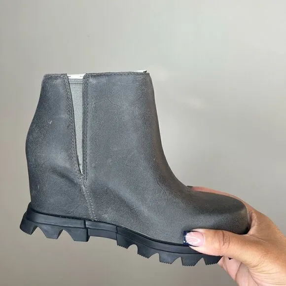 Sorel Quarry/Black Woman’s Joan of Arctic Leather Waterproof Wedge III Zip Boots