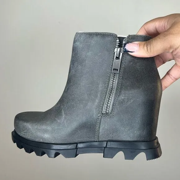Sorel Quarry/Black Woman’s Joan of Arctic Leather Waterproof Wedge III Zip Boots