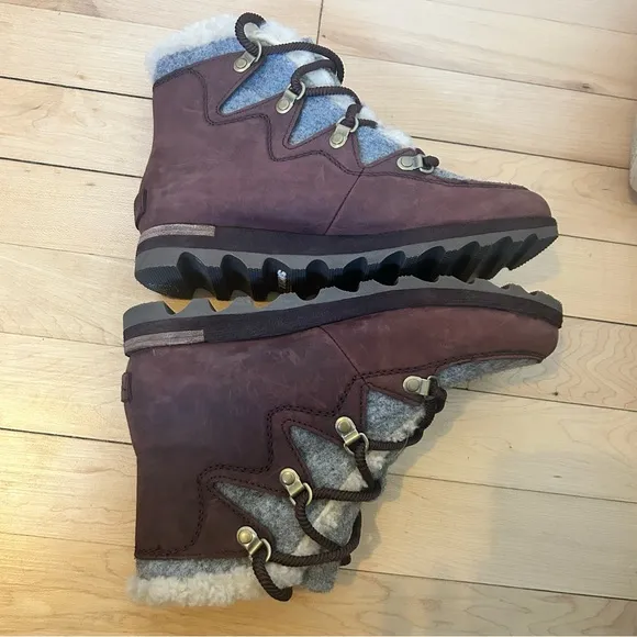Sorel Sneakchic Alpine Holiday Boots 6.5 Women Shearling And Leather