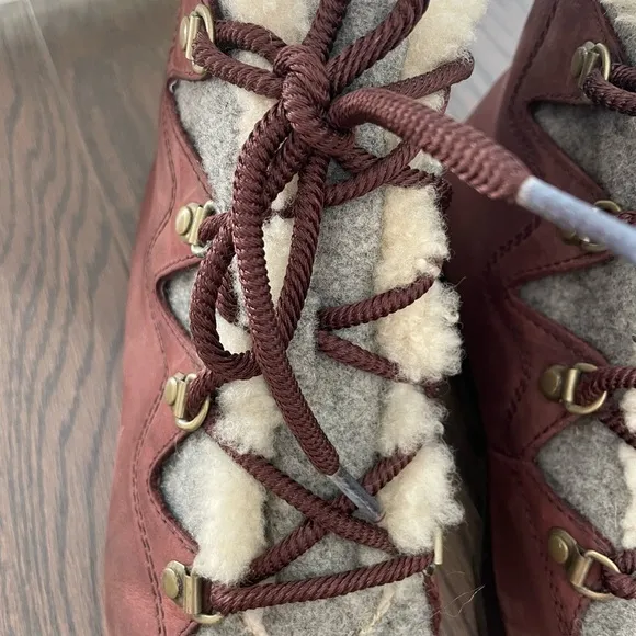 SOREL Sneakchic Alpine Leather Boots Interior Waterproof Snow 8.5
