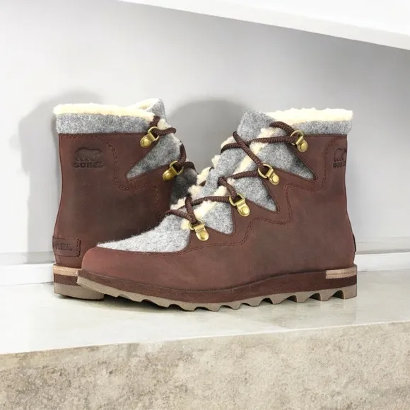 SOREL Sneakchic Alpine Leather Boots Interior Waterproof Snow 8.5