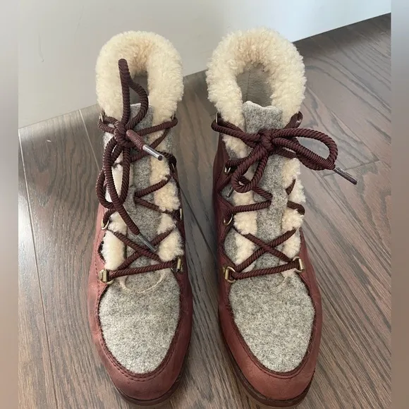 SOREL Sneakchic Alpine Leather Boots Interior Waterproof Snow 8.5