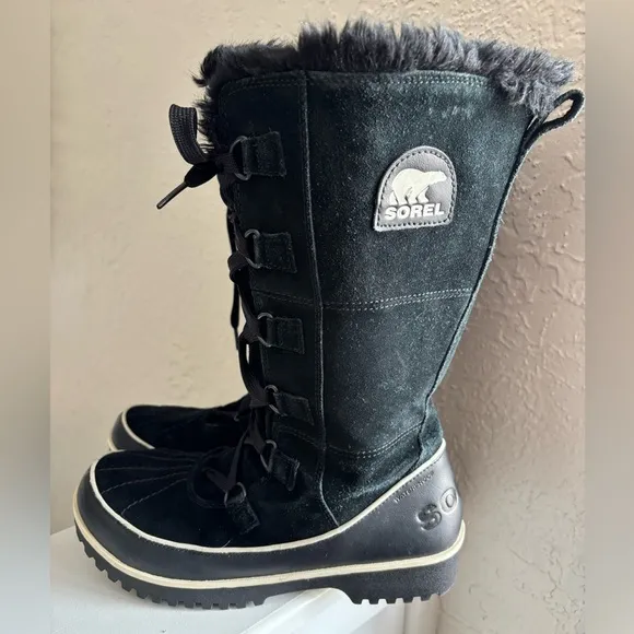 Sorel Tivoli High II Snow Boot in Black NWOT. Size 9 Waterproof outdoor Winter
