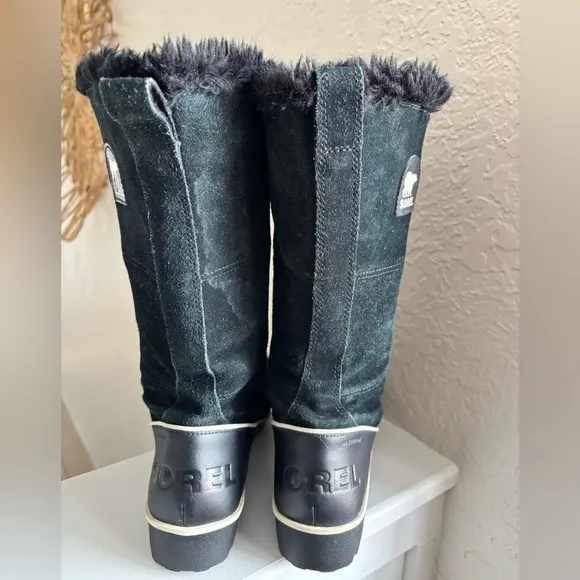 Sorel Tivoli High II Snow Boot in Black NWOT. Size 9 Waterproof outdoor Winter