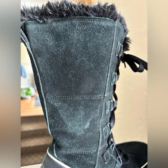 Sorel Tivoli High II Snow Boot in Black NWOT. Size 9 Waterproof outdoor Winter